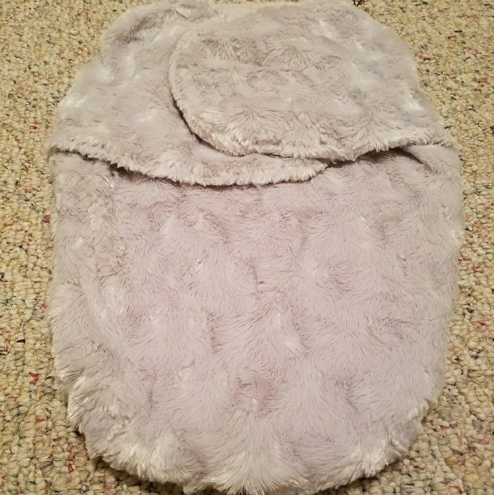 Faux fur swaddler